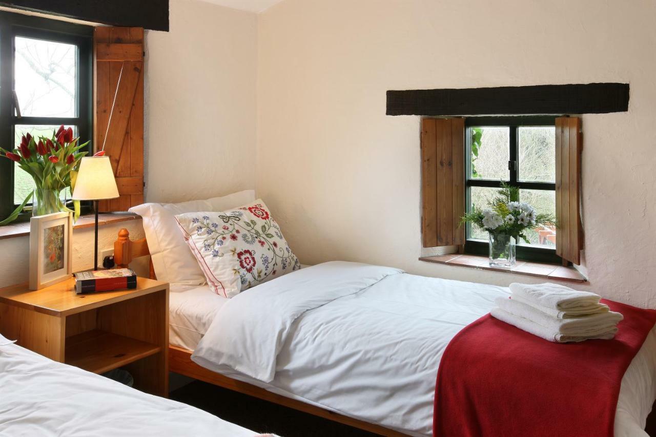 Cwm Connell Coastal Cottages Moylgrove Extérieur photo
