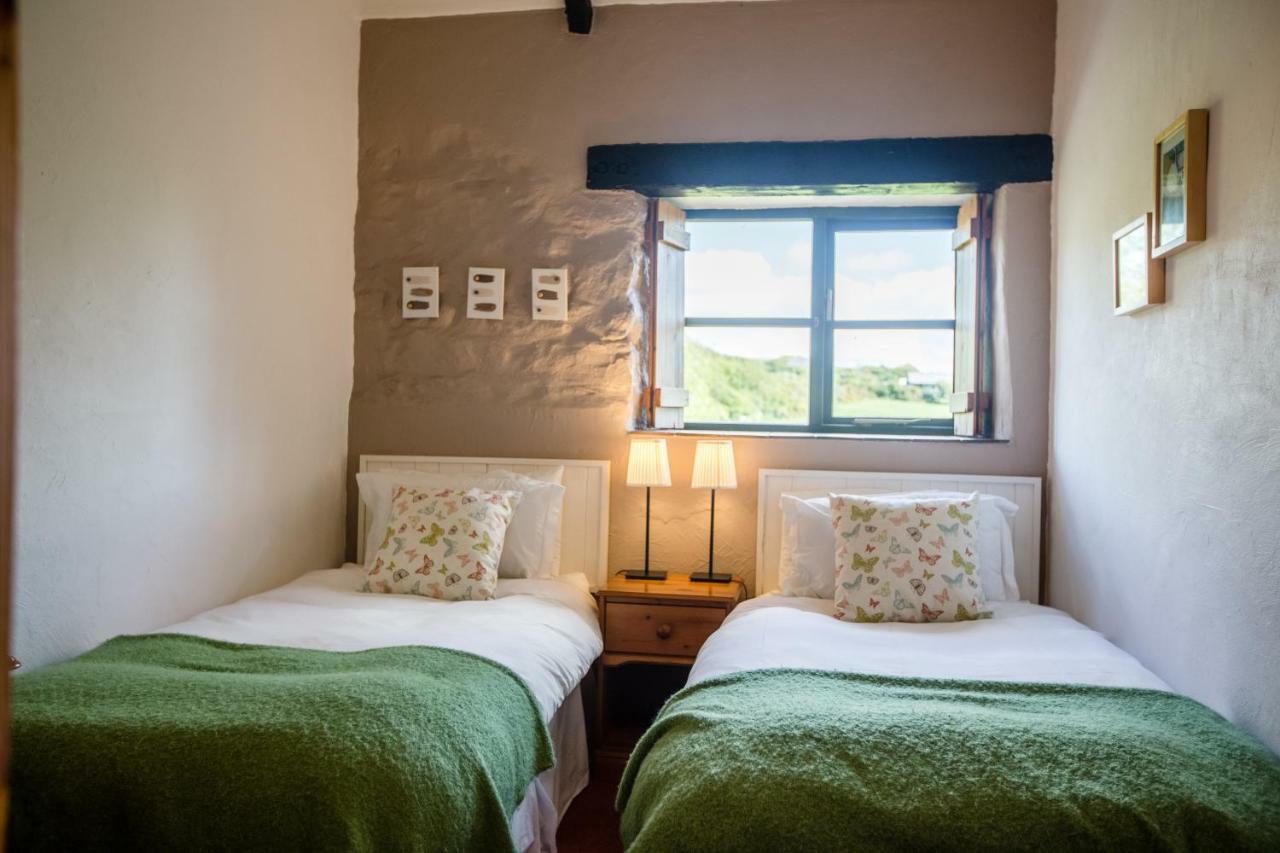 Cwm Connell Coastal Cottages Moylgrove Extérieur photo