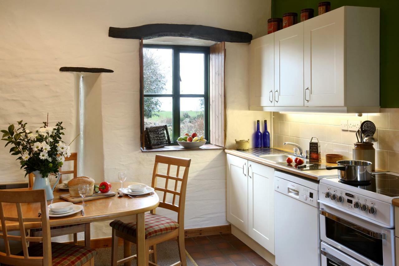 Cwm Connell Coastal Cottages Moylgrove Extérieur photo
