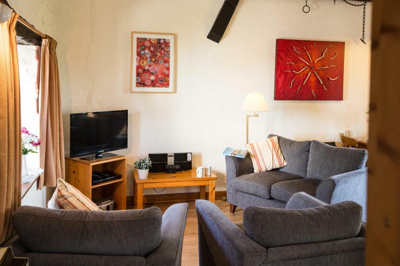 Cwm Connell Coastal Cottages Moylgrove Extérieur photo